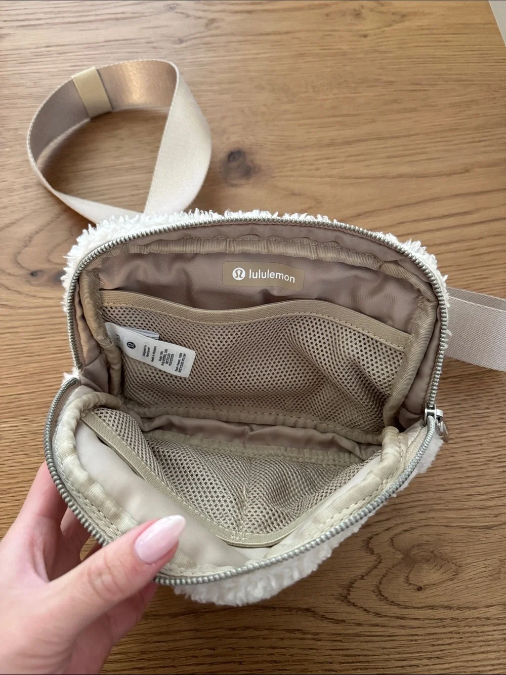 Lululemon Sherpa bag - Picture 3 of 3